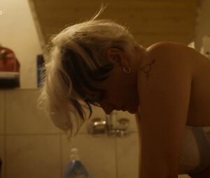Erika Starkova nude - Most! s01e06 (2019)