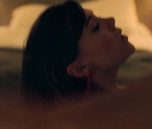 Synnove Karlsen nude - Clique s02e03 (2018)