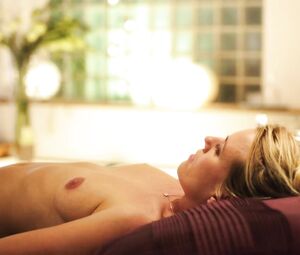 Emmeli Stjarnfeldt naked - Surrogate s01e05-06 (2017)