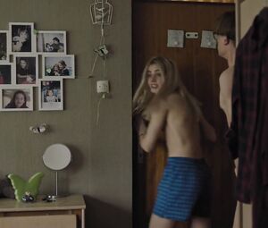 Tara Thaller nude - Uspjeh s01e04 (2019)