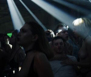 Zoe Steinbrenner nude - Beat s01e01 (2018)