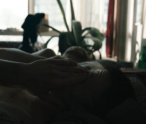 Zoe Steinbrenner nude - Beat s01e01 (2018)