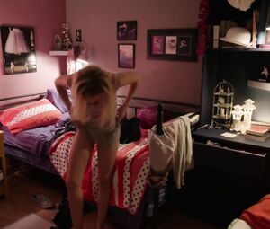 Ludivine Reding, Kimberly Laferriere - Fugueuse s01e05 (2018)