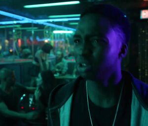 Ludivine Reding, Kimberly Laferriere - Fugueuse s01e05 (2018)