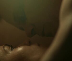 Pihla Viitala, Malla Malmivaara nude - Kaiken Se Kestaa (2017)