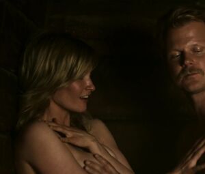 Pihla Viitala, Malla Malmivaara nude - Kaiken Se Kestaa (2017)