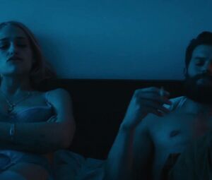 Jemima Kirke, Lola Kirke. Julie McCullough nude - Untogether (2018)