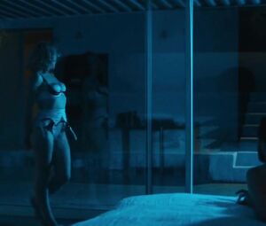 Jemima Kirke, Lola Kirke. Julie McCullough nude - Untogether (2018)