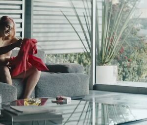 Jemima Kirke, Lola Kirke. Julie McCullough nude - Untogether (2018)