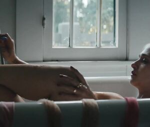 Jemima Kirke, Lola Kirke. Julie McCullough nude - Untogether (2018)