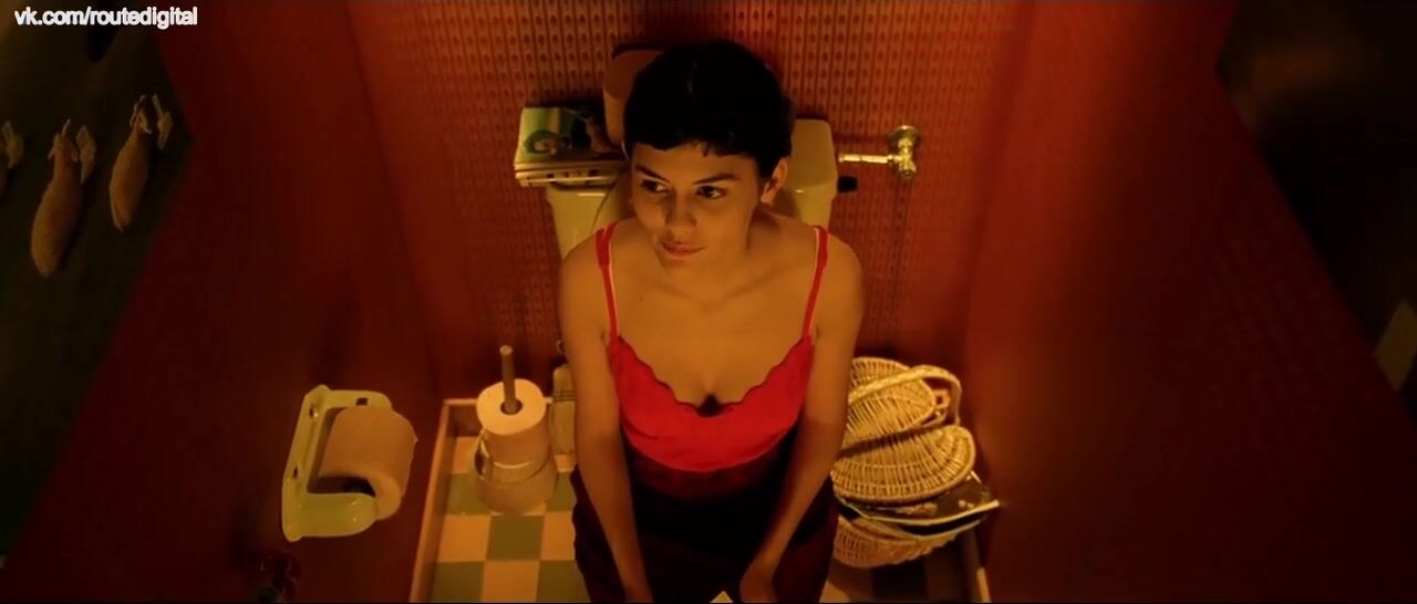 Amelie sex scenes of Audrey Tautou minding her own business while